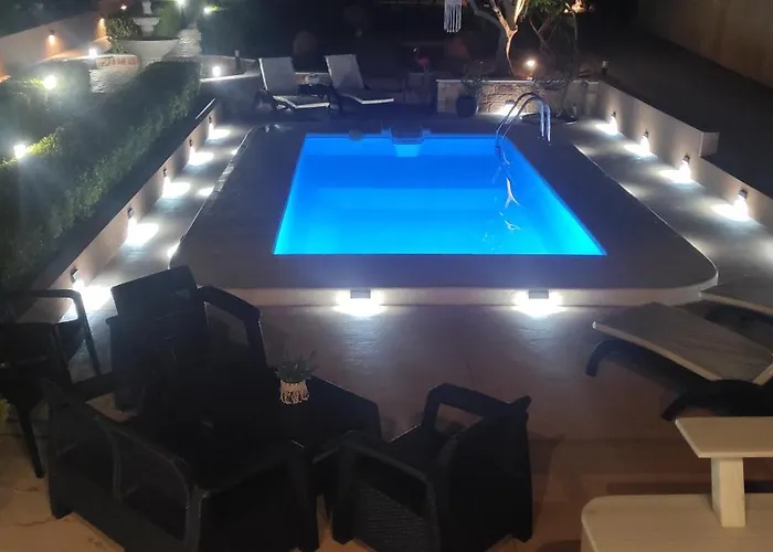 Mastic House